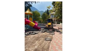 Kemer’de yeşil alanlarda bakım çalışmaları