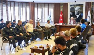 Burhaniye Belediyespor Futbol A Takımı’ndan Başkan Deveciler’e Ziyaret
